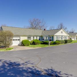 'The Windmill House' w/ Pond: 9 Mi to Dayton!, hotel in Dwyer