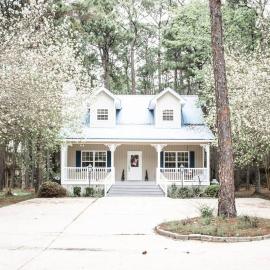 Pet Friendly Tranquil Cottage with Fire-Pit & Hot Tub Minutes to BEACHES, hotel in Dauphin Island