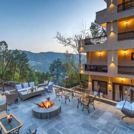 StayVista at Villa AnVira by GTV Estate with Bonfire, BBQ, hotel in Shimla