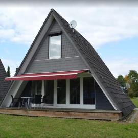 Ferienhaus in Waldkatzenbach modern & renoviert, hotel in Waldbrunn