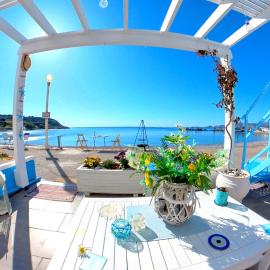 Beach Studio - Sleeps 2 & Private Ocean Terrace