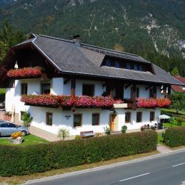 Gästehaus Lindermuth, hotel a Presseggersee