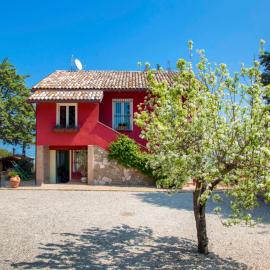 Holiday Home Agriturismo la Casetta di Chiara by Interhome، فندق في Collemancio