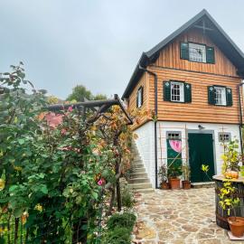 Holiday Home tiny lavender house by Interhome