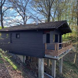 Gîtes Douillets : Chalet sur Pilotis, Hotel in Houyet