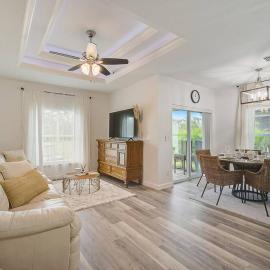 Sunny Coastal,3 BD, 2 BA, King Master Suite, Close to Ocean, Golfing , Fishing