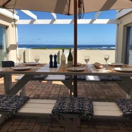 La Mer, a beautiful seafront home in Sandbaai
