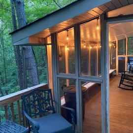Gold Dust Delight - Cozy Cottage In The Woods, hotel i Dahlonega