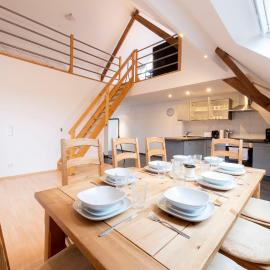 Stay and Work Apartment - 8 single beds - Garage, hotel em Hau