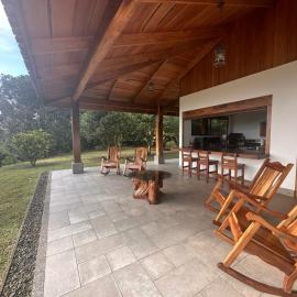 Casa areno lodge, hotel in Bijagua