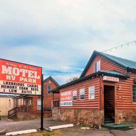 Bridge of The Gods Motel, Cabins & RV Park, hotelli kohteessa Cascade Locks