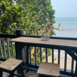 Sukarame में, होटल ocean view studio room by hello beach