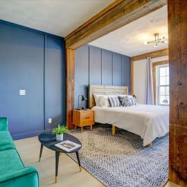206 - King Suite, hotelli kohteessa Waunakee