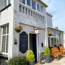 The Dial inn، فندق في Lamphey