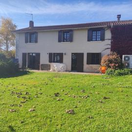 Maison familiale avec grand jardin arboré
