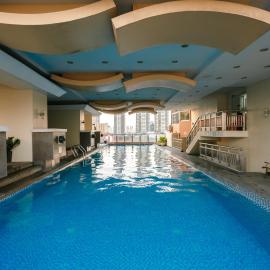 Regency Grand Suites, hotell i Manila