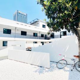 Hidden Garden Youth Hostel -Oriental Pearl &Lujiazui -Garden Social Area -Bar -Café -Free Laundry Luggage Storage -24H Front Desk -English Service, хотел в Шанхай