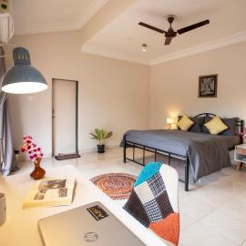 NomadGao Vila Nova - Social Hotel with Coworking, Fast WiFi, and Goan Charm, hotel in Anjuna