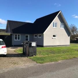 hyggeligt byhus tæt ved skov og togstation, hotel i Ålbæk