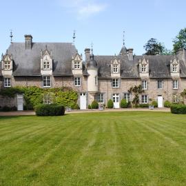 Suite dans un château dans le Haut Anjou, hotel em Pouancé