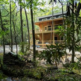Beech Creek Cabin, lower unit, Black Mountain, hotel in Black Mountain