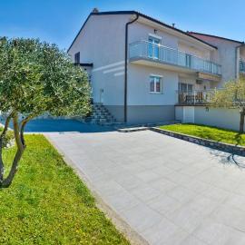 Holiday House Larma, hotel din Senj