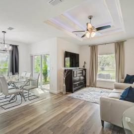 SW Florida Luxury Modern Retreat, King Bed Suite , Close to Beaches / Golfing / Fishing / Air Ports , 2023 Built