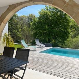 Charmant T3 avec piscine et parking dans maison basque - FR-1-239-927, hotel in Ciboure