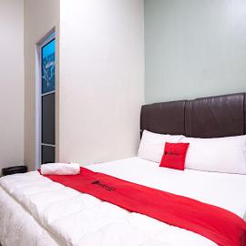 RedDoorz near Hang Nadim Batam Airport, hotelli kohteessa Nongsa