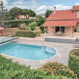 Magnifique maison à Lentilly - Piscine, hotel em Lentilly