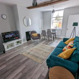 31 High Street - Modern & Stylish 2-bed Apartment - inc parking, hotel u gradu Husbands Bosworth