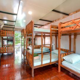 Bunga Hostel Female Dorm, хотел в Пантай Ченанг