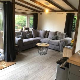 8F Lakeside Lodge Caer Beris Builth Wells - No Tradesman, hotel in Builth Wells