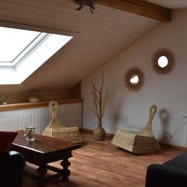 Appartement Chez l'apiculteur، فندق في Travers