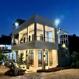 Harbour Bliss Hotel, מלון בקורון