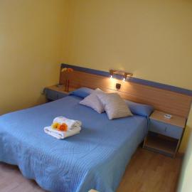 Hostal El Carmen, hotel in Zaragoza