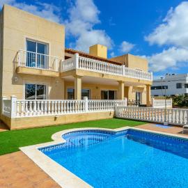 Villa next to playa Bossa