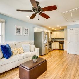 New Jersey Abode - Near Theme Parks, Walk to Beach, hotel en Keansburg
