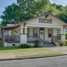 Walk to Dtwn Hot Springs: 'Lazy Daze Bungalow'