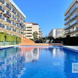 Nova Pineda , climatizado , piscina y a 230m de la playa.