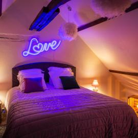 Pour Toi et Moi - Loveroom, Hotel in Saint-Martin-des-Bois