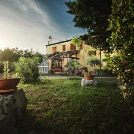 Briciola di Sole b&b e ristorante โรงแรมในBorgo