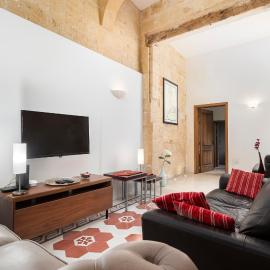 Traditional & Modern Maltese Townhouse - Rooftop Terrace and Sea Views, close to Birgu Waterfront, Hotel in Cospicua