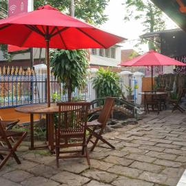 RedDoorz Plus @ Alun Alun Nganjuk, hotel v destinácii Nganjuk