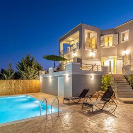 Emma Hills Villa، فندق في Korakiaí