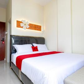 RedDoorz Plus at Komplek ABC Batu Aji Batam, hotell i Kubuk