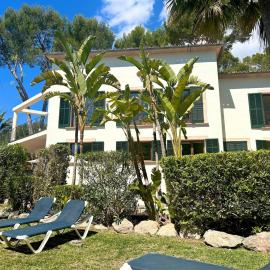 Beachhouse 2min to the sea with pool & wonderful garden, Hotel in Calvià