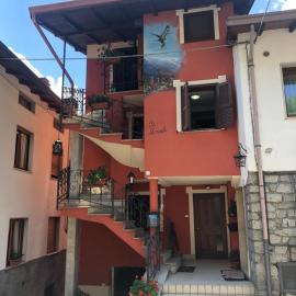 CASA VACANZE CA' MORESCHI、Berzoのホテル