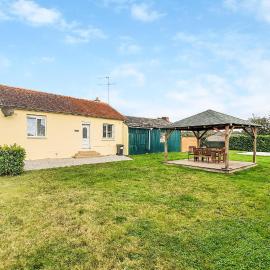 2 Bedroom Lovely Home In Chelun