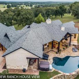 Hilltop Ranch House - Holiday & Family Destination, hotel in Valley View